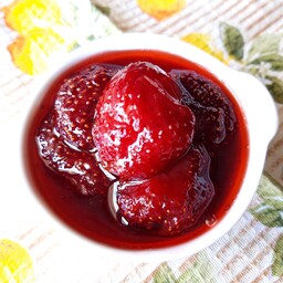 مربای توت فرنگی اعلا ی درشت بدون افزودن رنگ و افزودنی ها کاملا طبیعی ،650 گرم 