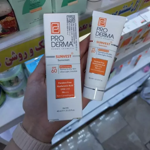 کرم ضد آفتاب و مرطوب کننده پرودرما بی رنگ با SPF60 مناسب پوست های نرمال و خشک