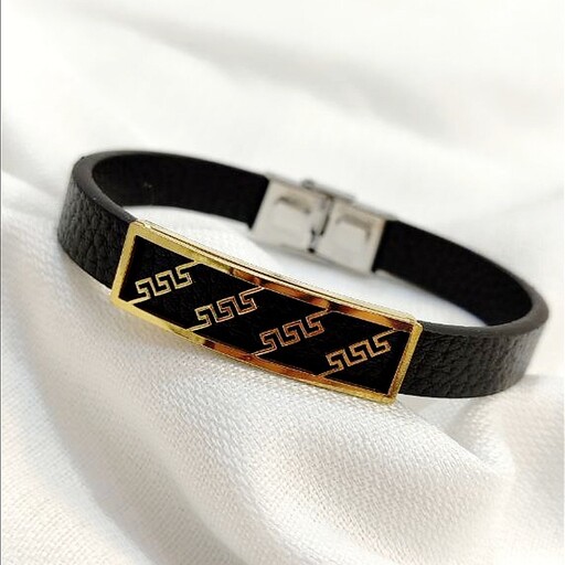 دستبندچرمی مردانه دستبند اسپرت طلایی طرح ورساچه محصول شماره 45