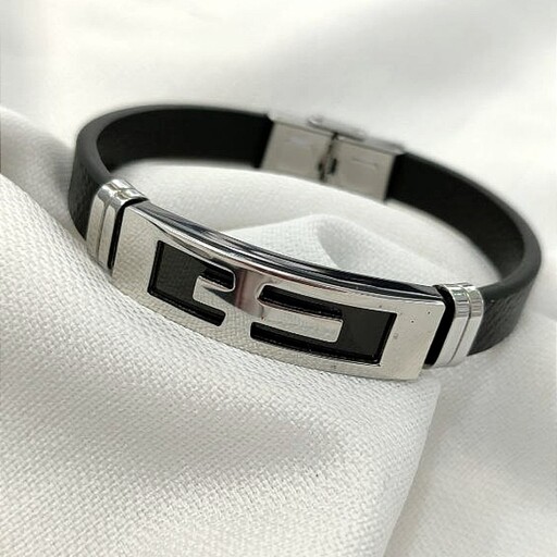دستبندچرمی مردانه سفیدمشکی دستبند اسپرت طرح صلیب محصول شماره 36
