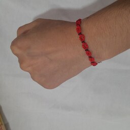 دستبند نخی مکرومه طرح گلهای قرمز،دست بافت