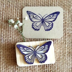 مهر دستساز  طرح پروانه مناسب زیبا کردن کاغذ پاکت پارچه و مقوا. ساخت کاغذ کادو بسته بندی