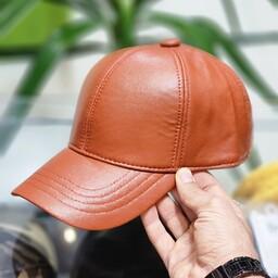 کلاه چرمی مردانه دو رنگ عسلی و طوسی فری سایز اندازه از پشت قابل تغییر 