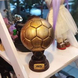 مجسمه توپ طلایی با امضای مسی(امضا اعتباری ندارد)
