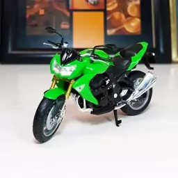 ماکت موتور  فلزی کاوازاکی زد 1000 kawasaki z1000 برند ویلی  welly به رنگ سبز 