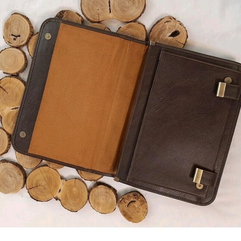 کیف اداری  چرم  قهوه ای قفل رمزدار 6محفظه، مناسب برای قراردادن پوشه و کاغذ A4