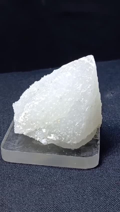 کوارتز هرمی نمونه خاص تکرارنشدنی کد1002