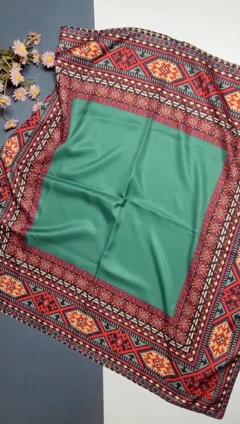 مینی اسکارف زیبا و خاص با طرحی ترکیبی از گلیم ایرانی و سادگی زیبا