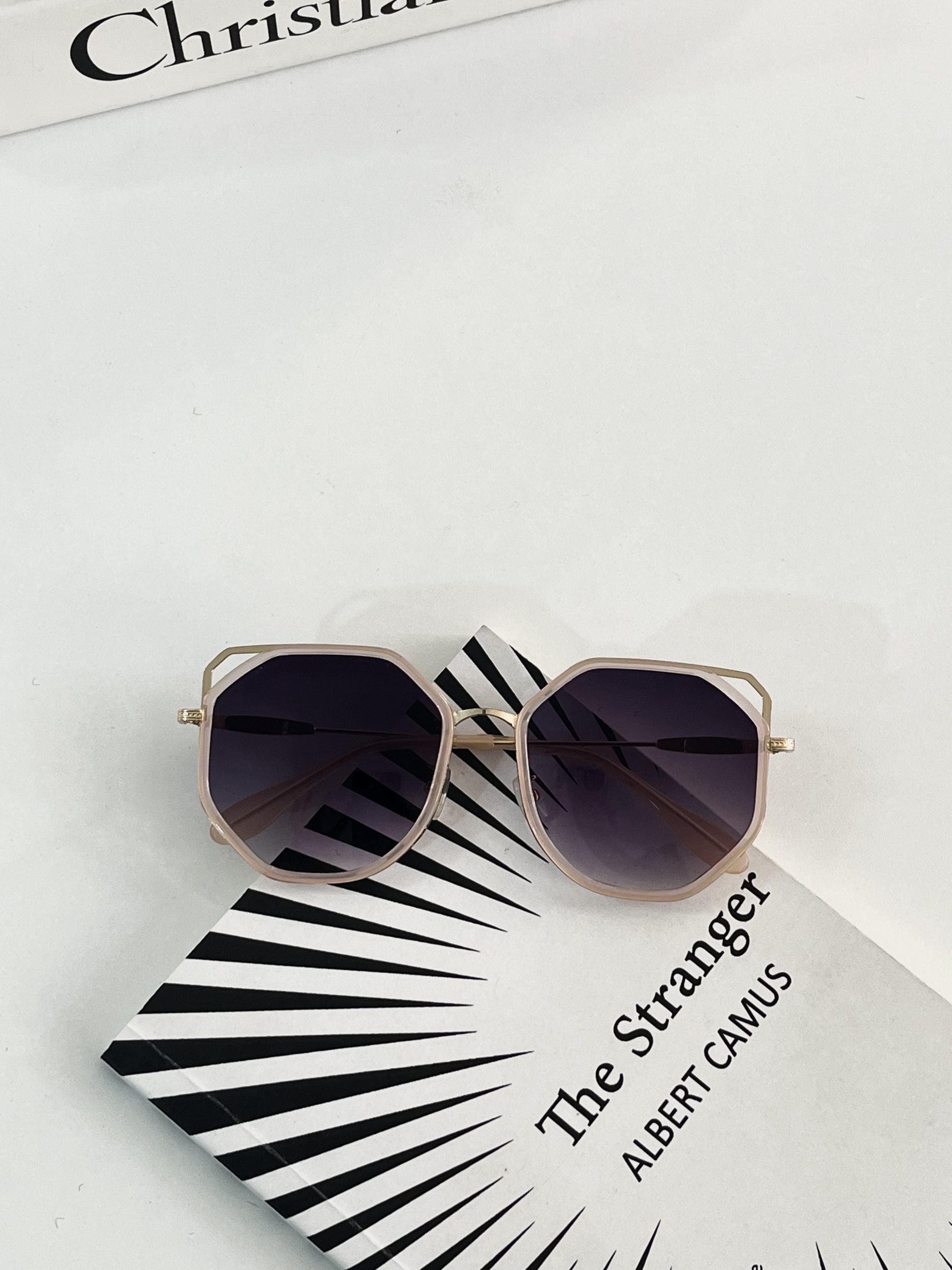 عینک آفتابی زنانه برند Chanel فریم فلزی گلبهی دودی یووی 400