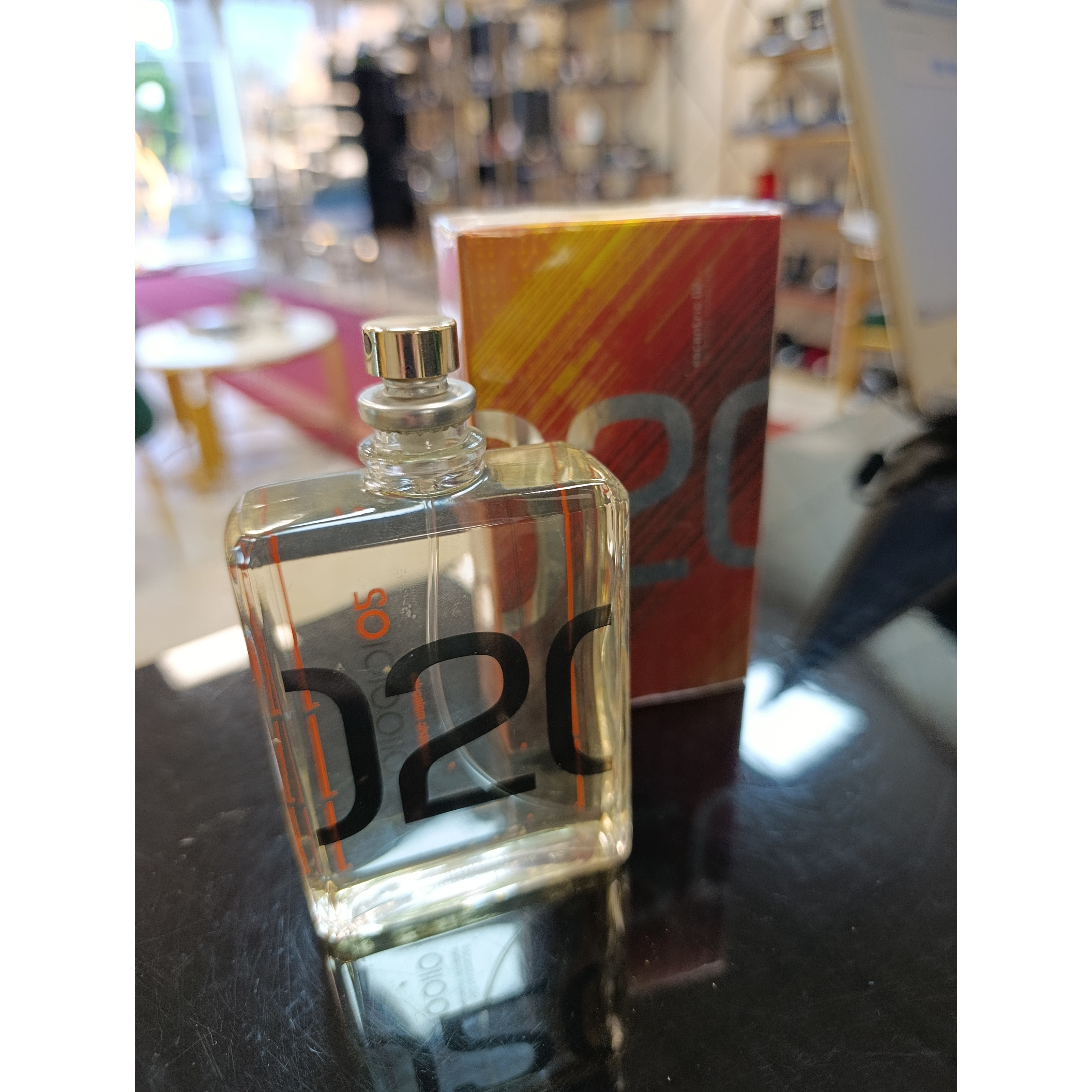 عطر ادکلن اسنتریک مولکول مولکول 02