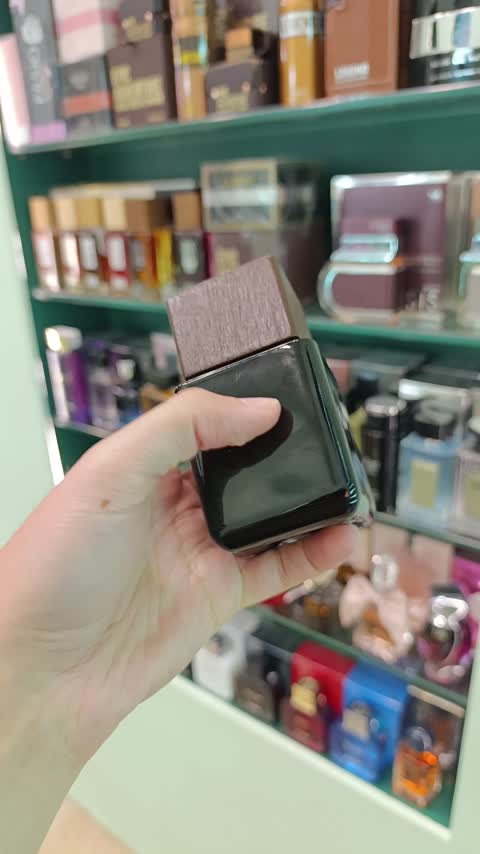 عطر ادکلن دیسنت مدل لالیک مشکی