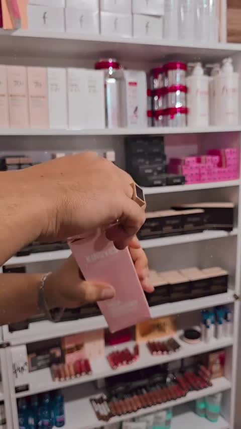  اسپری اصلاح صورت همراه 4 عدد تیغ اصلاح صورت