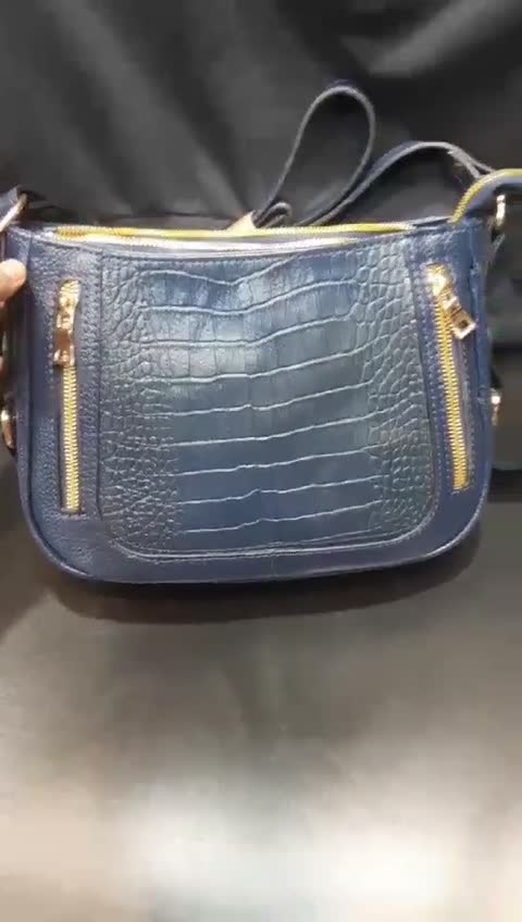 کیف زنانه دوشی چرم طبیعی گاوی با ضمانت نامه کتبی.کیف زنانه.کیف دوشی .نانوک چرم.دوزیپ رخ.زنانه مجلسی.کیف چرمی زنانه