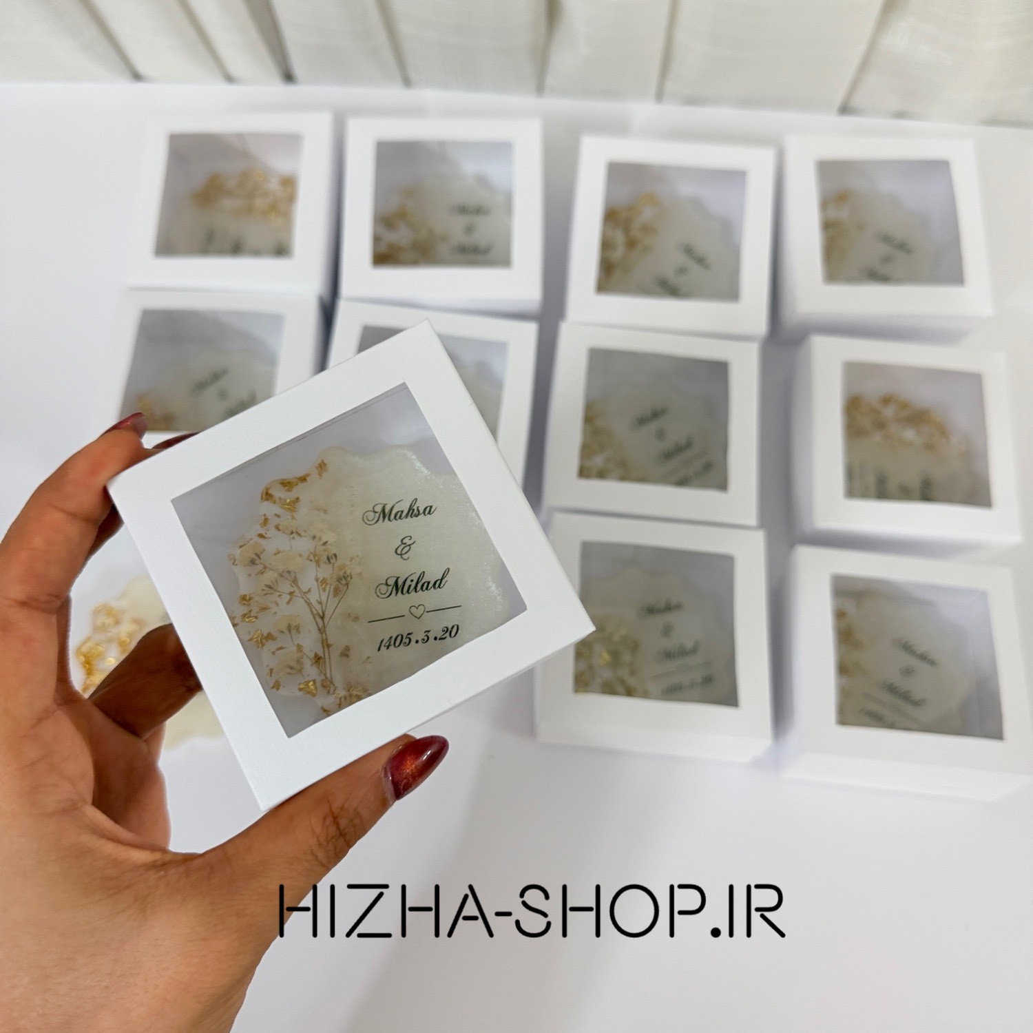 گیفت عقد و عروسی رزینی با گل عروس و جعبه در طلقی