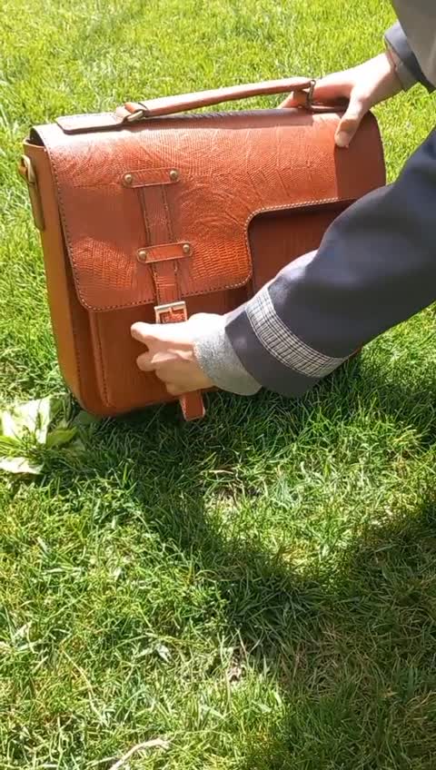 کیف اداری مردانه با چرم طبیعی کاملا دست دوز قابل اجرا در رنگ های مختلف کد 2618