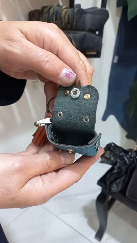 جا کلیدی جنس چرم طبیعی گاوی یا چارم بگ رنگ آبی 