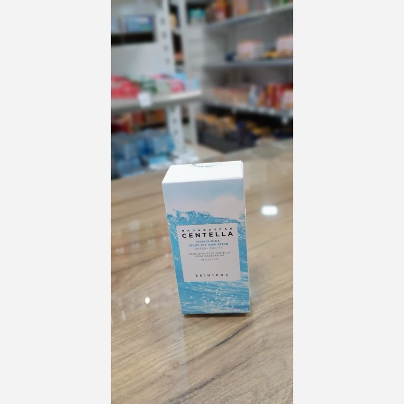 ضد آفتاب استیکی سنتلا اسکین 1004 ماداگاسکار انواع پوست SPF50