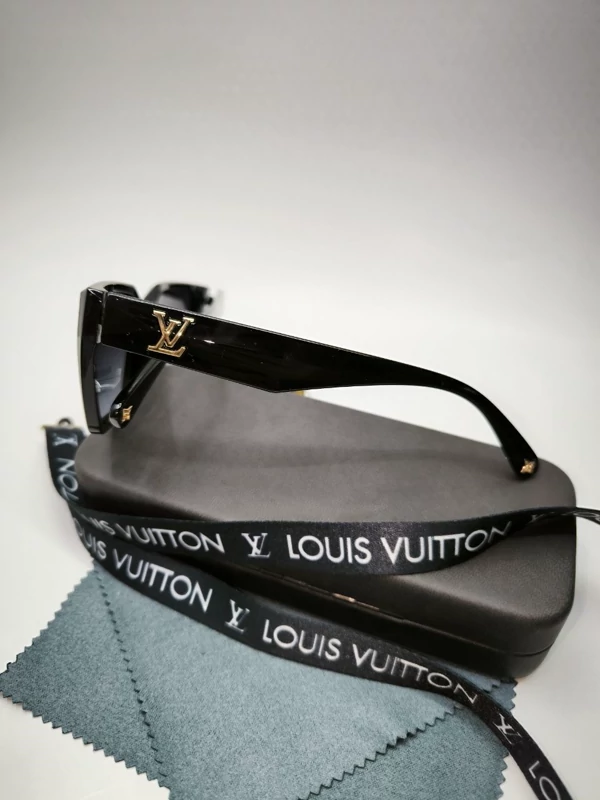 عینک آفتابی زنانه مدل louis vuitton کد 2322