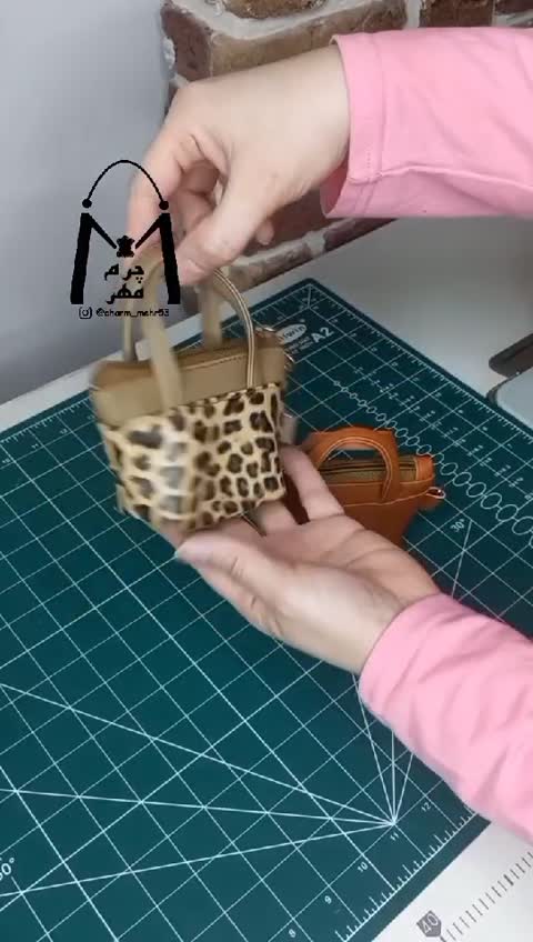 آویز کیف چرمی( چارم بگ)