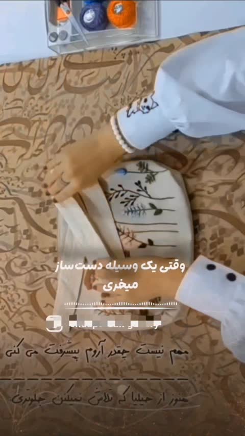 کیف گلدوزی مدل باغ بهار