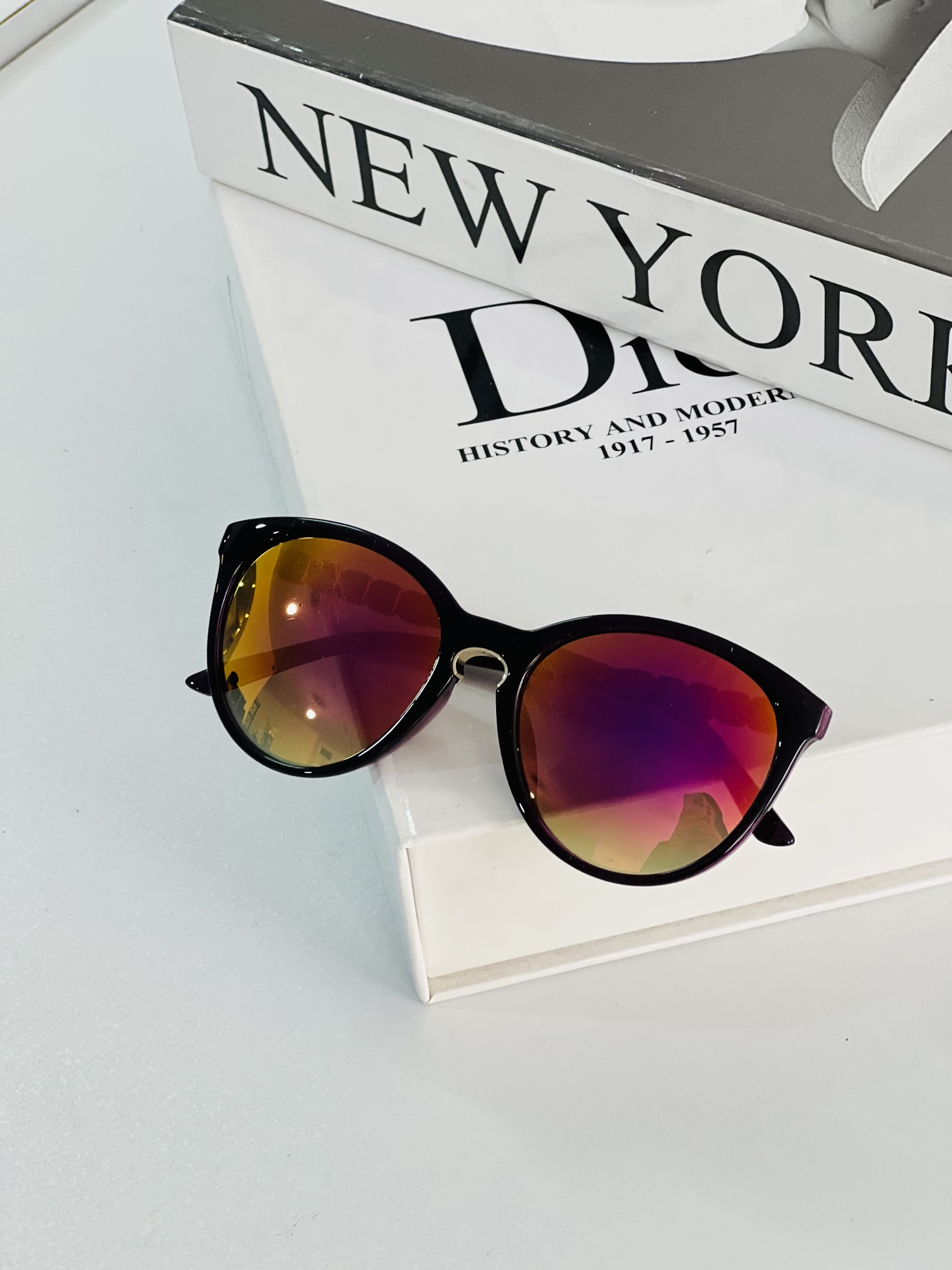 عینک آفتابی زنانه برند Versace فریم کائوچو جیوه ای یووی 400