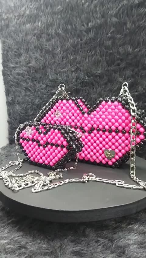 کیف مرواریدی دستباف طرح لب مدل بوسه صورتی مینی بگ و جاکارتی خاص موجلا