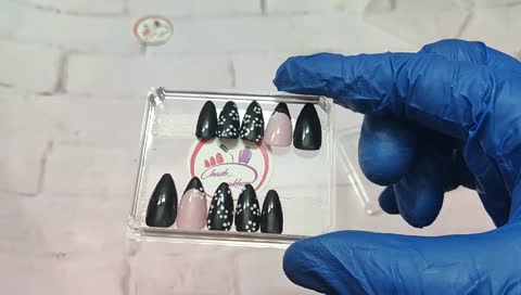 ناخن ژلیکس دستساز مدل خال خالی شیک