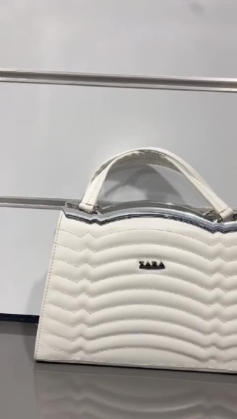 کیف دستی و دوشی زنانه زارا (ZARA) مدل فریمدار طرح موجی رنگ سفید گچی