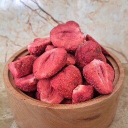 توت فرنگی خشک پفکی 20 گرمی ، میوه خشک انجمادی رولی پولی (فریز درایر freeze-dried)