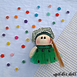 عروسک روسی دختر سبز با موی صاف رنگ مسی.  عروسک جاکلیدی  عروسک دستساز  عروس 12 سانتی 