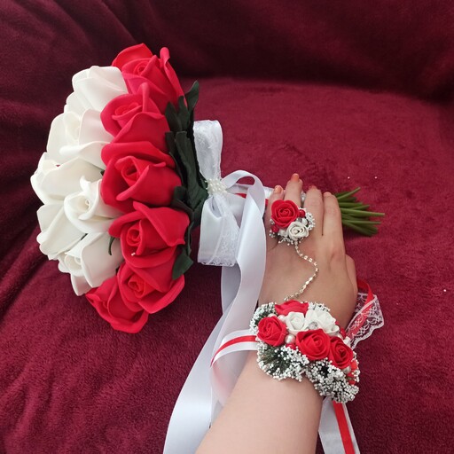 دسته گل عروس مصنوعی با دستبندوانگشتر ست قرمز و سفید فومی 