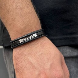 دستبند چرم طبیعی مردانه سه لاین با پلاک طرح بولگاری BLVGARI استیل رنگ ثابت