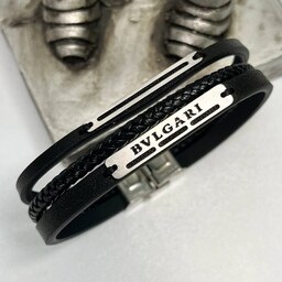 دستبند چرم طبیعی مردانه سه لاین همراه دو پلاک طرح بولگاری BLVGARI استیل رنگ ثابت