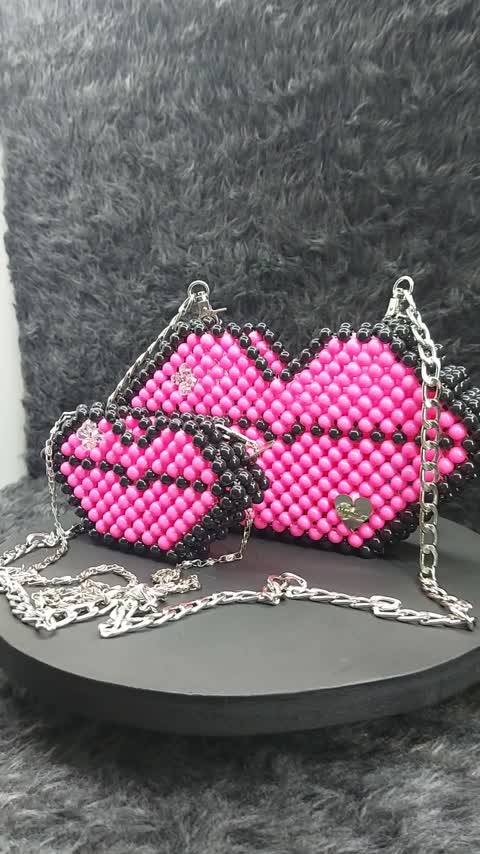استند مرواریدی لوازم آرایش طرح لب Pink Kiss ارگانایزر میز آرایش موجلا