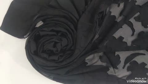 شال مشکی گل برجسته پارچه ترک