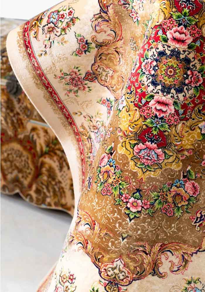 فرش شاهرخ 1700 شانه ابریشمی طرح بهار زمینه کرم