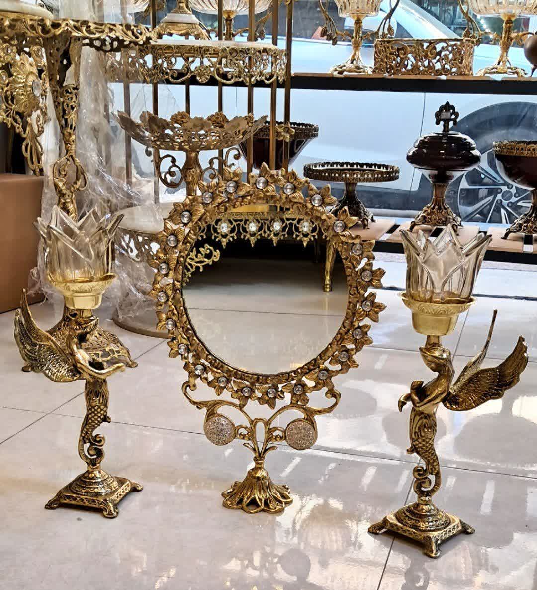 آینه و شمعدان برنزی