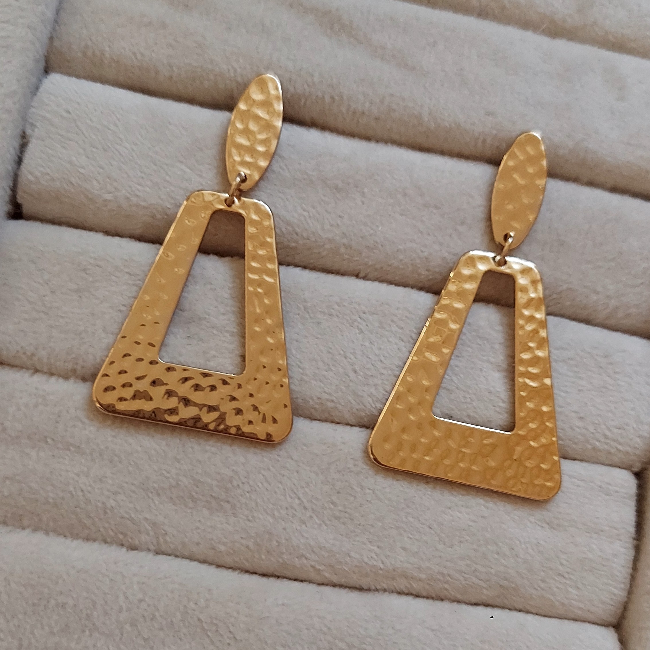 گوشواره چکشی طرح مثلث زارا