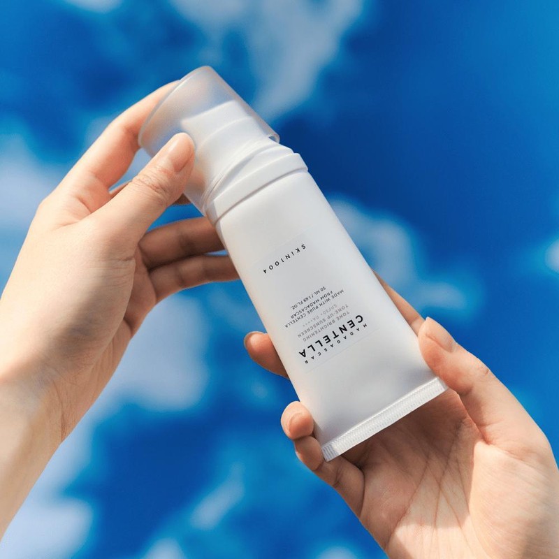 کرم ضد آفتاب رنگی سنتلا SPF 50 مدل TONE BRIGHTENING محافظ UVA ،UVB و PA مناسب انواع پوست حجم 50 میلی لیتر