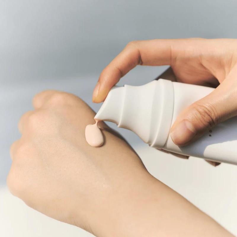 کرم ضد آفتاب رنگی سنتلا SPF 50 مدل TONE BRIGHTENING محافظ UVA ،UVB و PA مناسب انواع پوست حجم 50 میلی لیتر