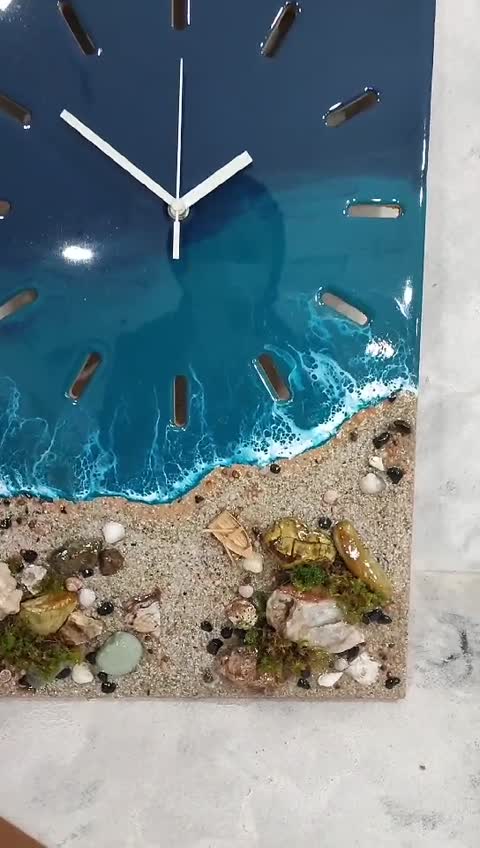 ساعت دیواری رزینی دریا با اعداد توخالی