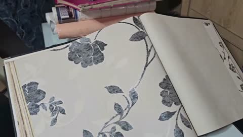 کاغذدیواری گلدار سیاه و سفید برای اتاق نشیمن قابل شستشو