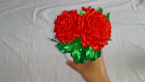 گل رز مدل نوک تیز با گلدان هدیه زیبا و اقتصادی