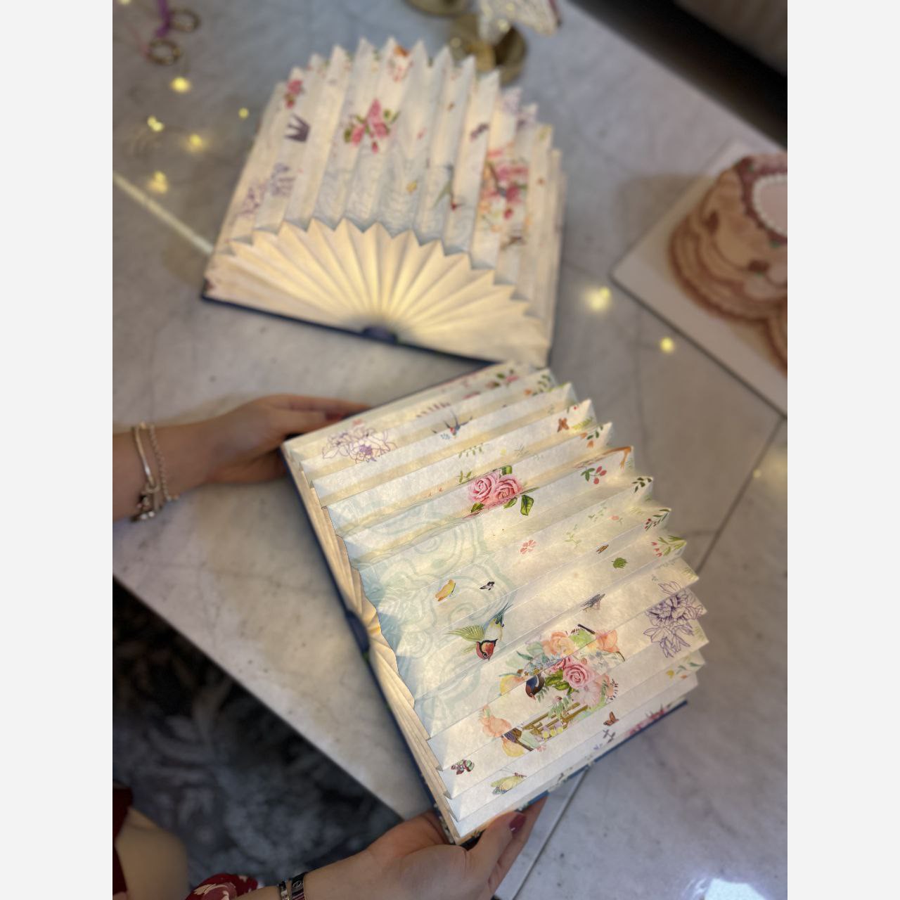 آباژور کتابی