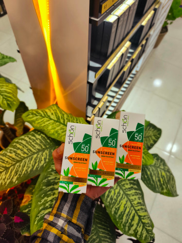 کرم ضد آفتاب فاقد چربی رنگ طبیعی دابل شیلد شون مدل Schon DOUBLE SHIELD oil free SPF50 پوست چرب و مستعد جوش حجم 50 میل...
