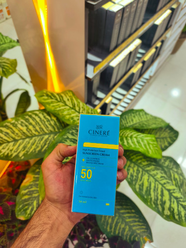 کرم ضد آفتاب رنگی سینره مدل CINERE High Protection Tinted SPF50 رنگ بژ روشن حجم 50 میلی لیتر