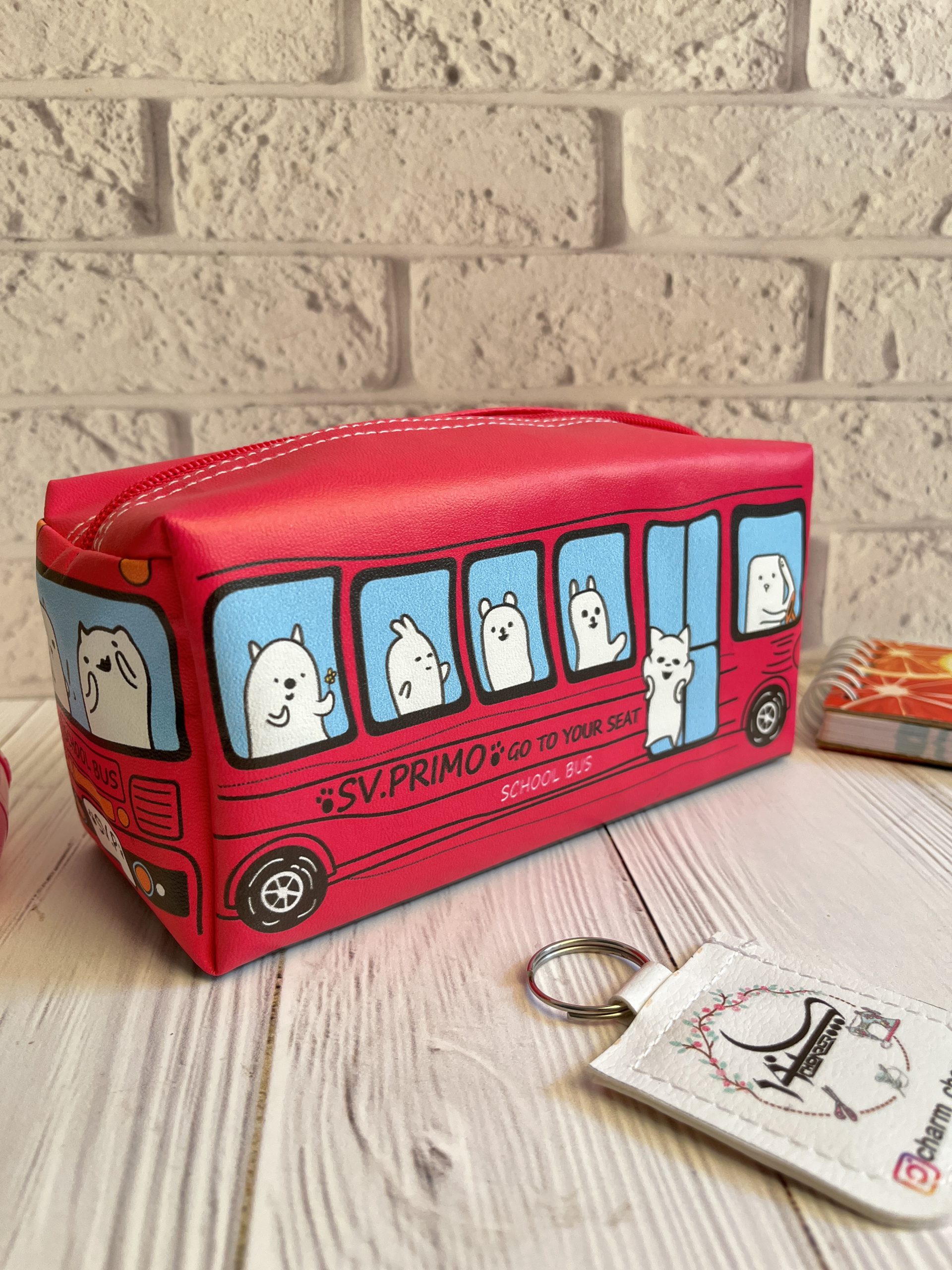 جامدادی اتوبوسی سرخابی