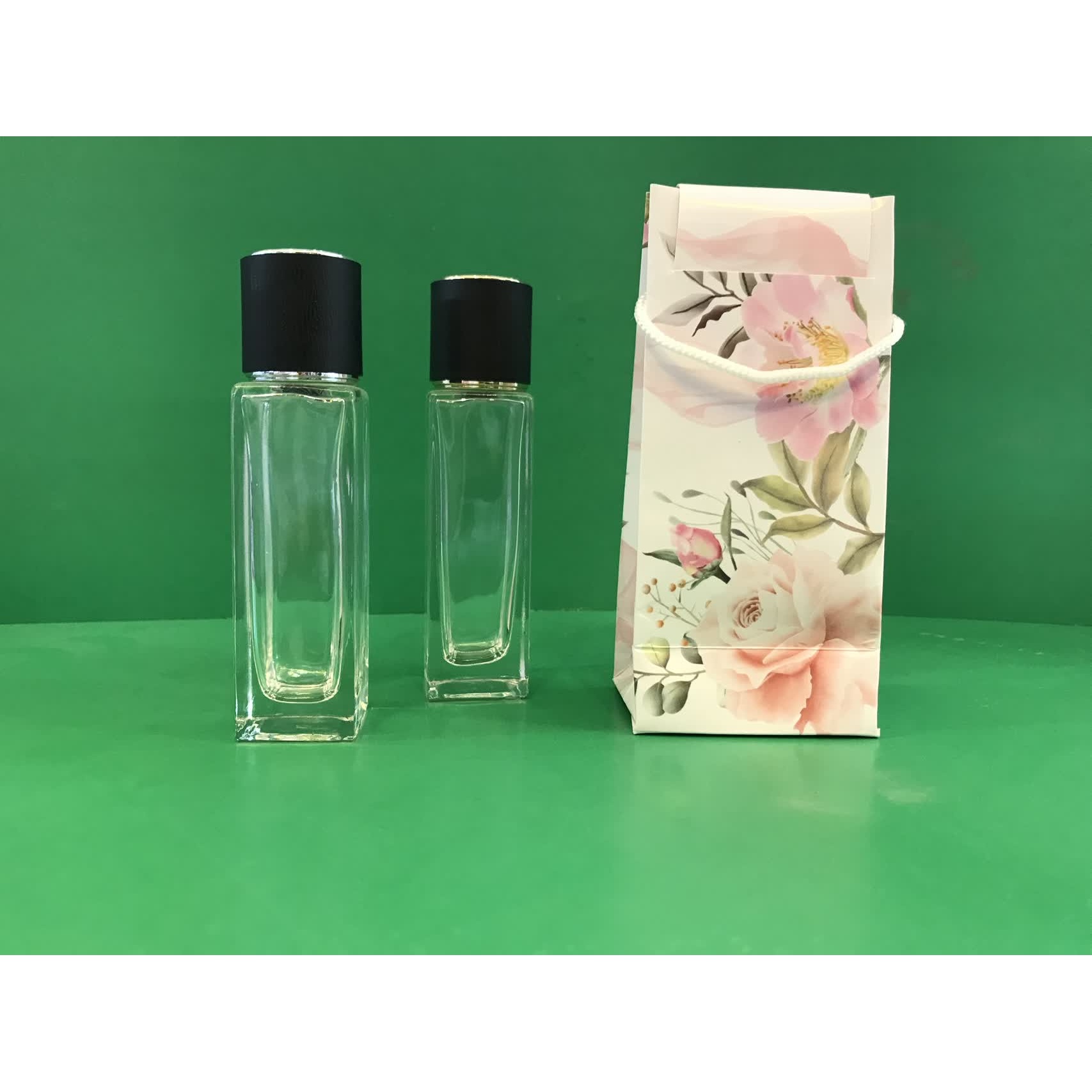 عطر لاگوست اسنشیال سبز