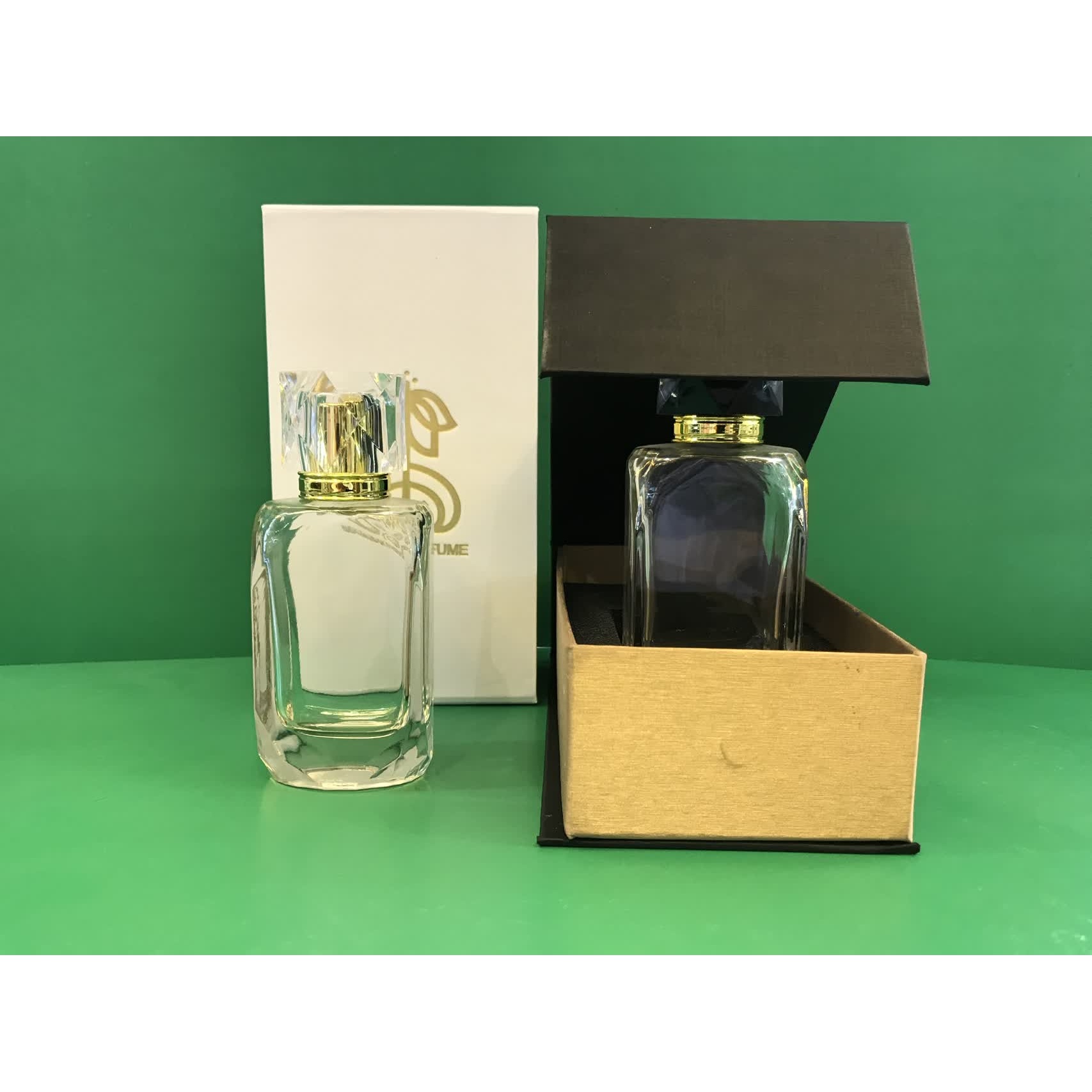 عطر لاگوست اسنشیال سبز