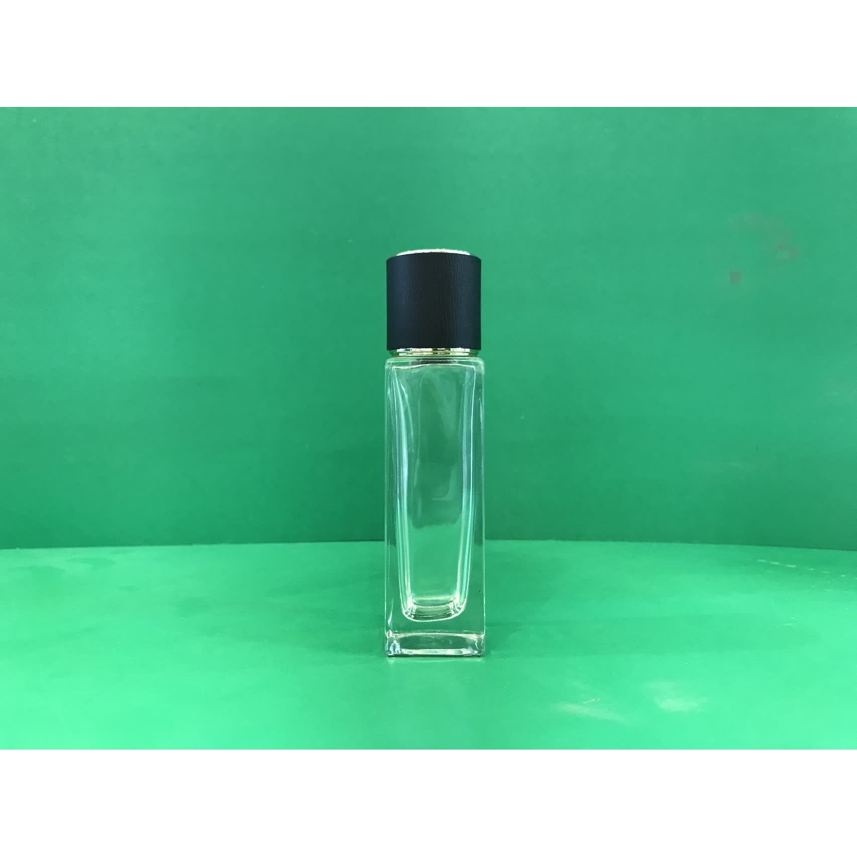 عطر لاگوست اسنشیال سبز